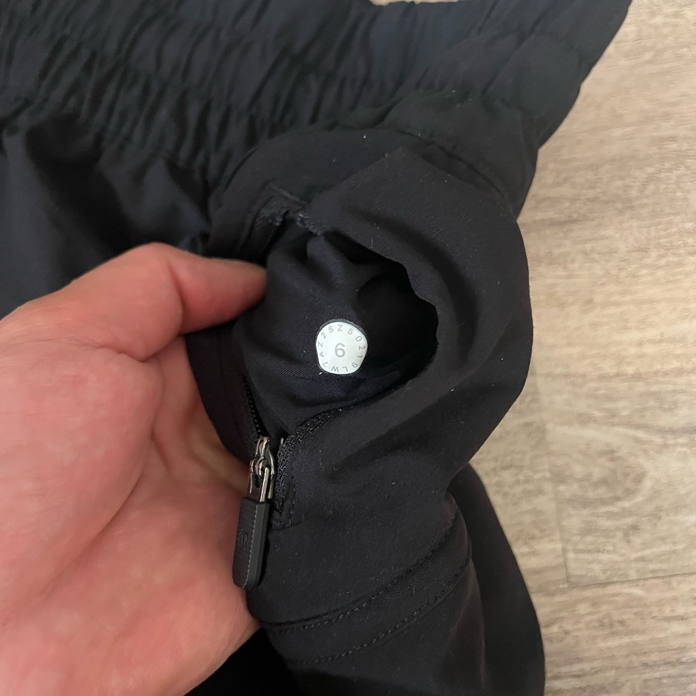 Lululemon - Picture 3 of 4